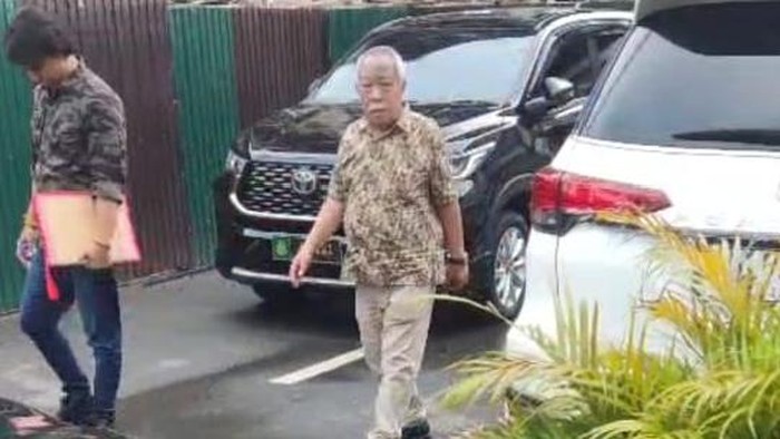 1768302338972-kejati-periksa-kalbadi-pengusaha-sekaligus-ayah-kandung-eks-bupati-way-kanan-raden-adipati-surya-1768281625501_169