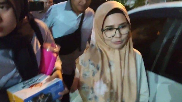 1768302339927-bupati-pesawaran-nanda-indira-usai-diperiksa-kejati-lampung-1768283464383_169