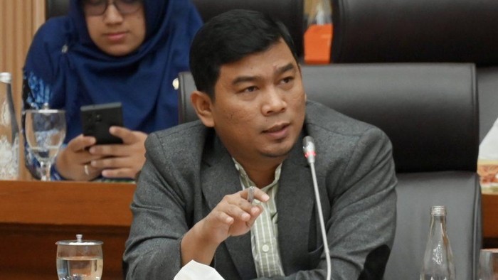 1769144758218-anggota-dpr-ri-dapil-jambi-rocky-chandra-1769083929011_169