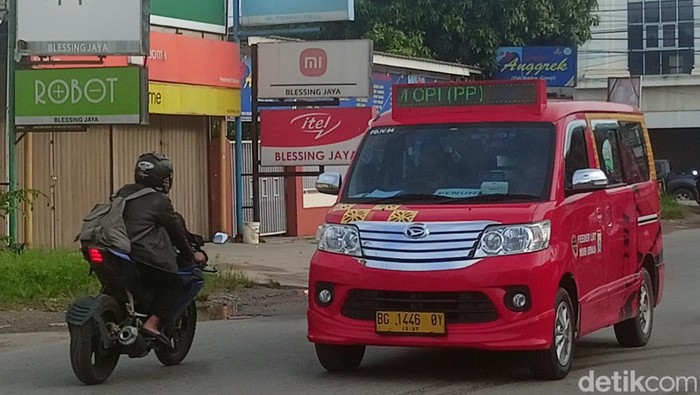 1769231134266-angkutan-transportasi-feeder-lrt-di-palembang_169