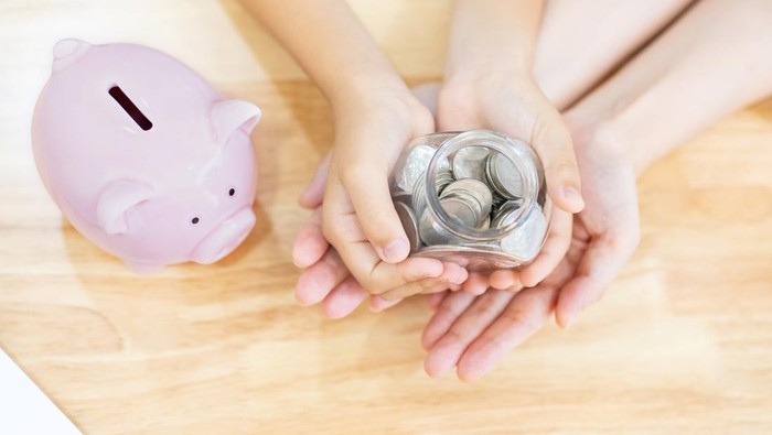 1769231150933-ilustrasi-tips-ajarkan-anak-menabung-1_169