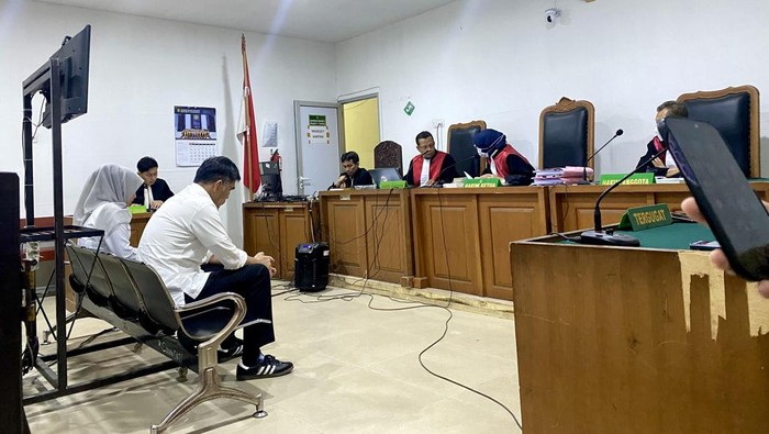 1769425553651-sidang-agenda-replik-jpu-mantan-wawako-palembang-fitrianti-agustinda-dan-suaminya-dedi-siprianto-1769417607749_169