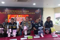 1769533575969-polisi-merilis-kasus-vape-berisi-obat-keras-etomidate-dan-mengamankan-2-pelaku-di-palembang-1769525054072_169