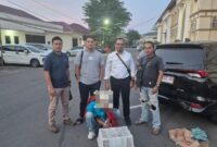 1769533595904-polisi-menangkap-pelaku-penjualan-dua-ekor-siamang-di-kota-jambi-jambi-1769507536412_169