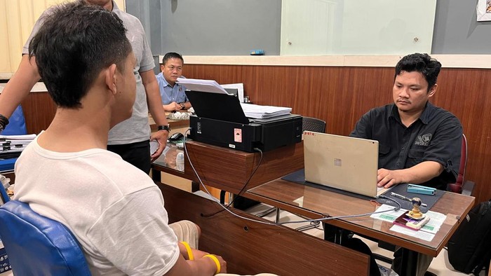 1769533598220-eks-honorer-bawaslu-kota-bandar-lampung-ditangkap-polisi-1769504471794_169